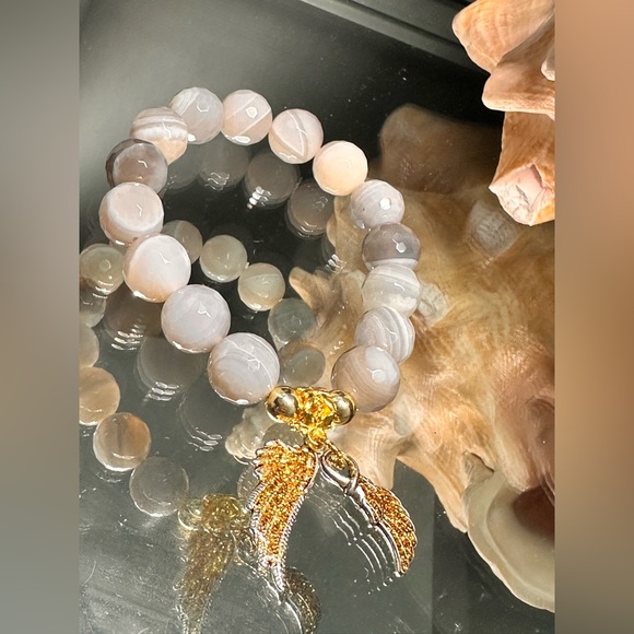 CHAMPAGNE AGATE BANDED + ANGEL WINGS STONES BRACELET Size 7” - Picture 5 of 9